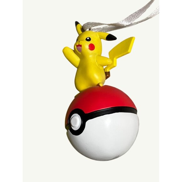 Hallmark Pokémon Pikachu on Poké Ball Hallmark Ornament - Picture 4 of 10
